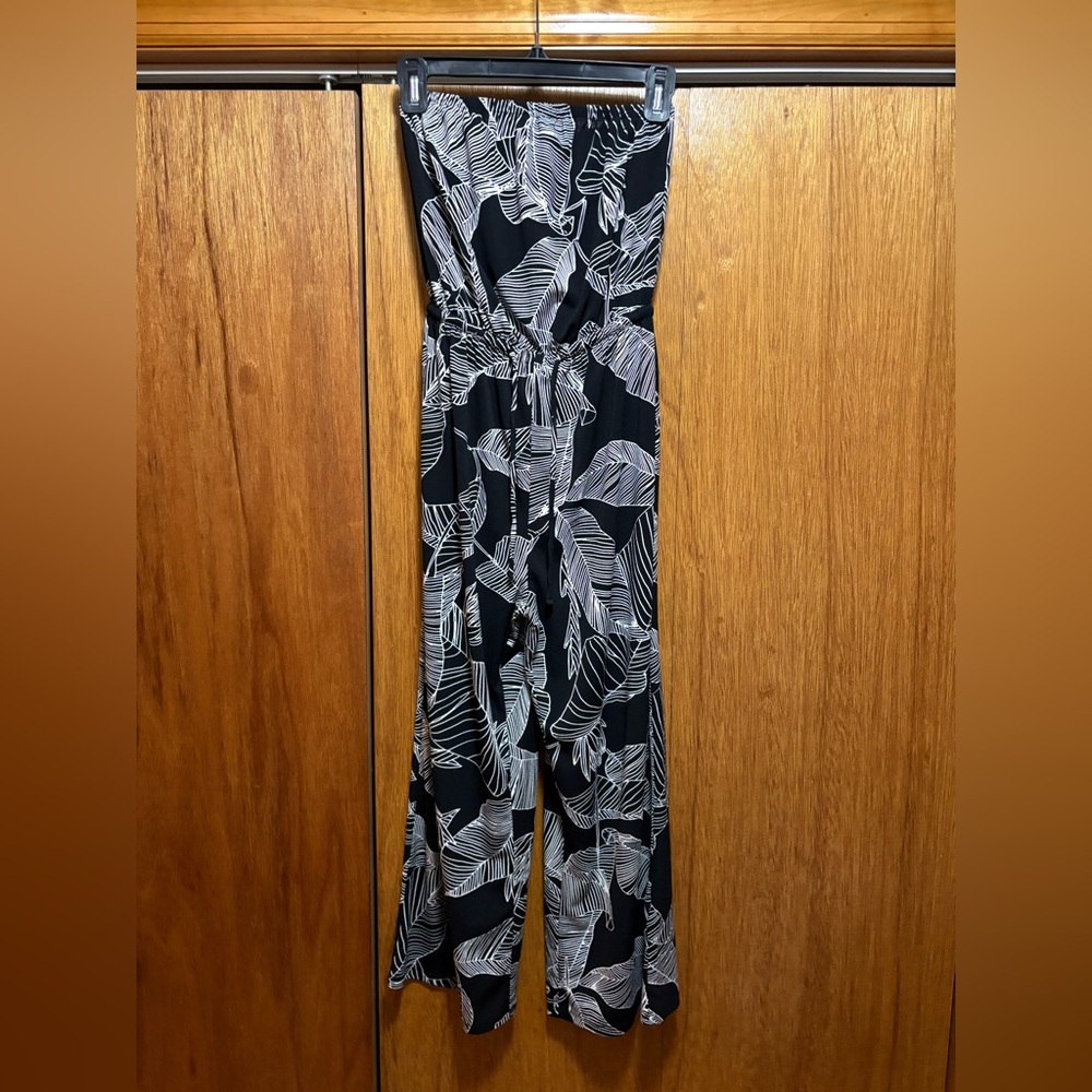 Express Leaf Pattern Capri Romper - image 1